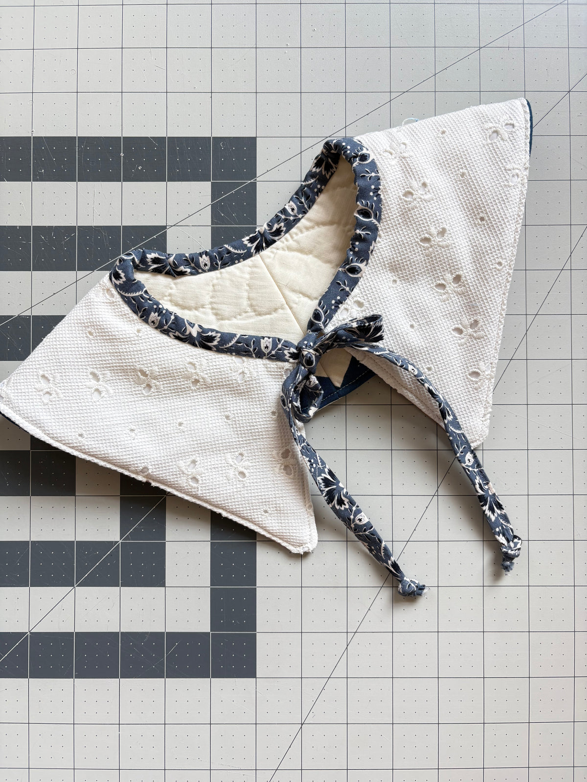 Reversible Fashion Collar - Eyelet/Quilt