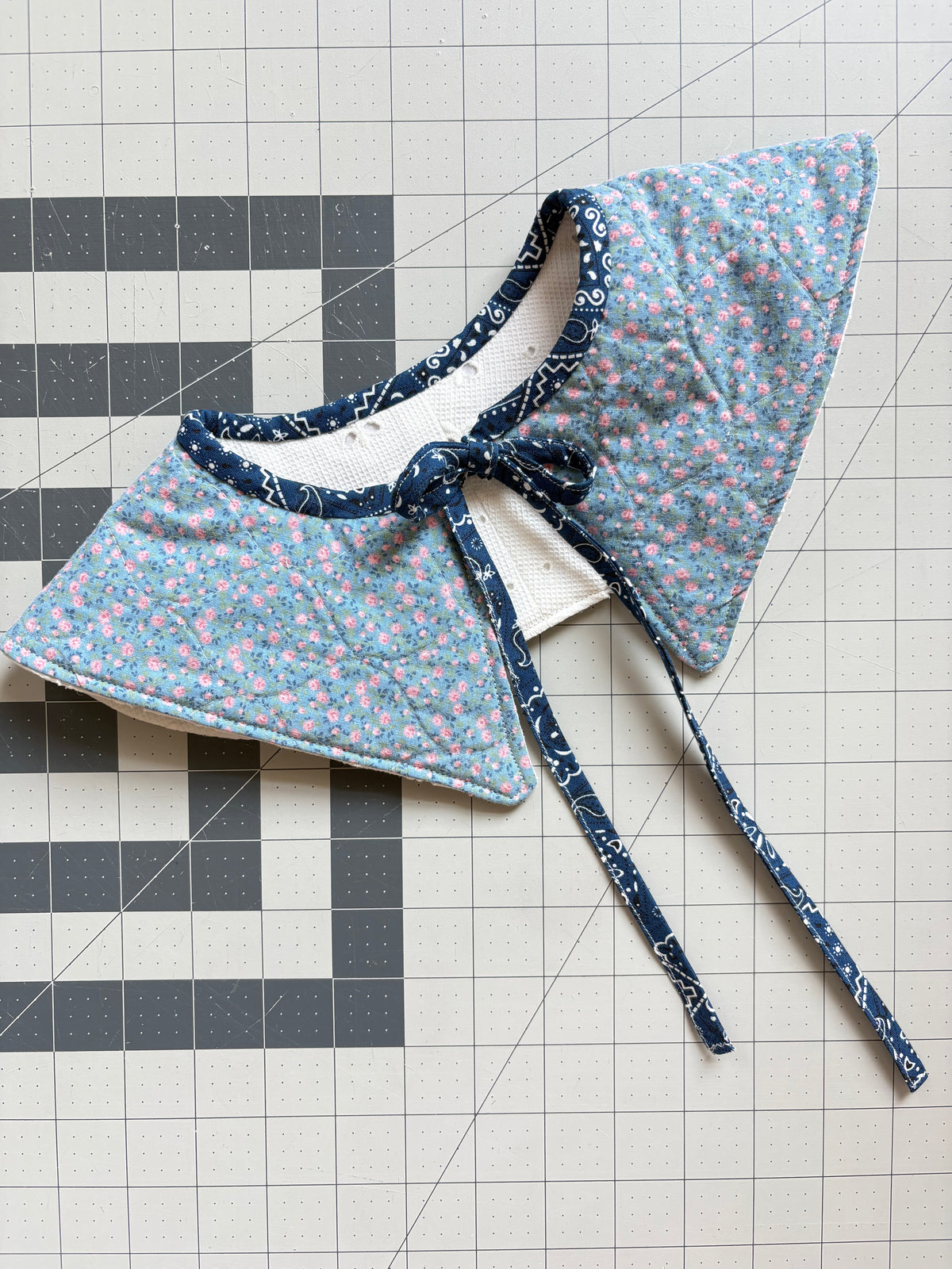 Reversible Fashion Collar - Eyelet/Floral Quilt